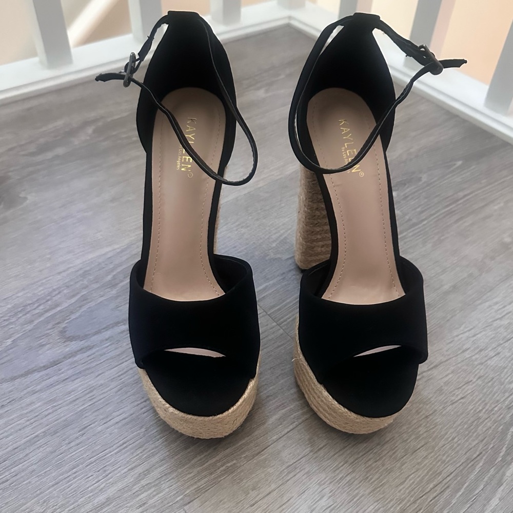 Kathleen by Los Angeles Black Faux Suede Platform Heels Size 8